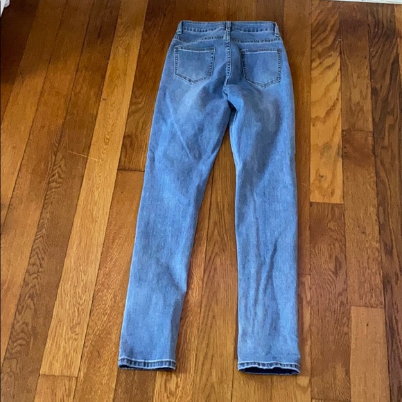 Super cute and trendy size small Star Jeans! - Picture 3 of 3
